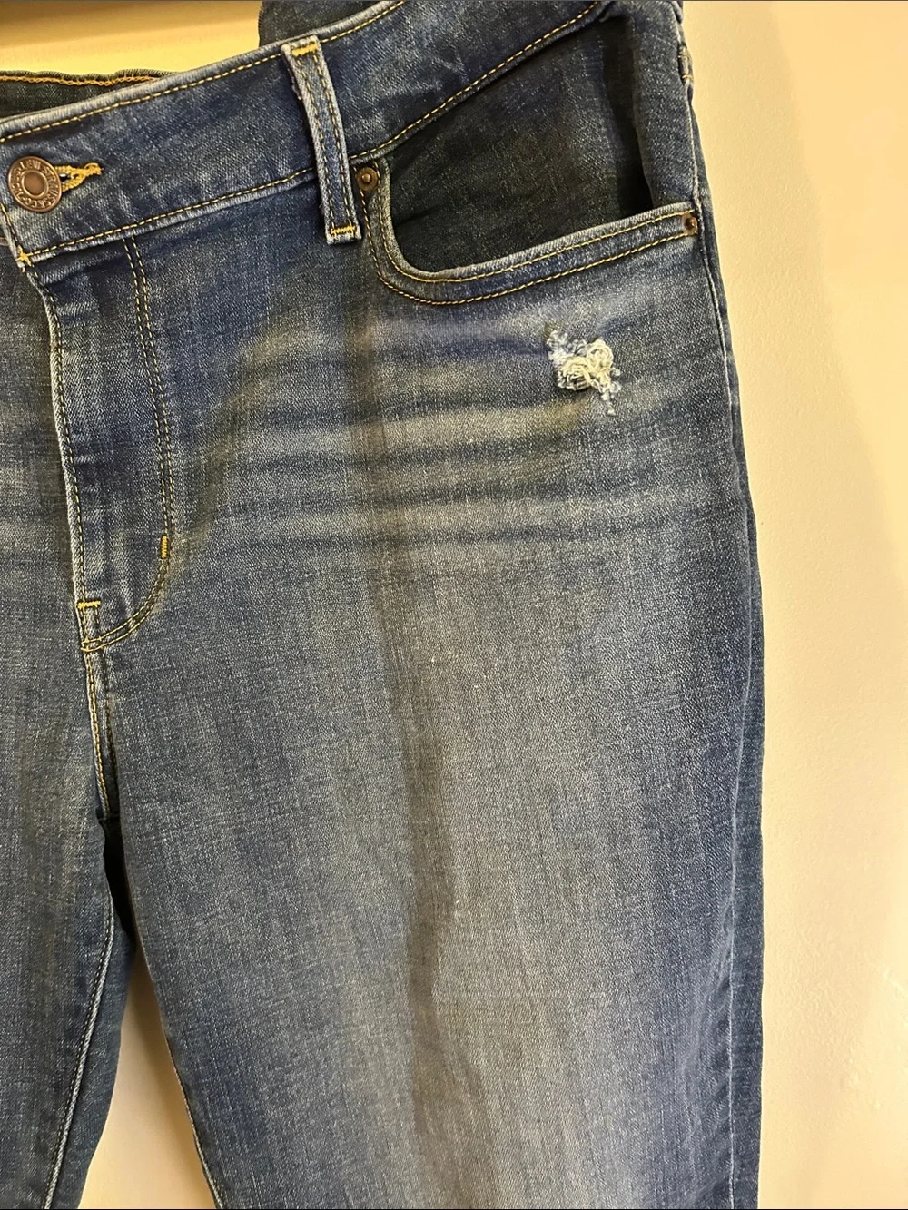 Levi's Women’s Dark Blue Skinny Jeans with Light Distressing